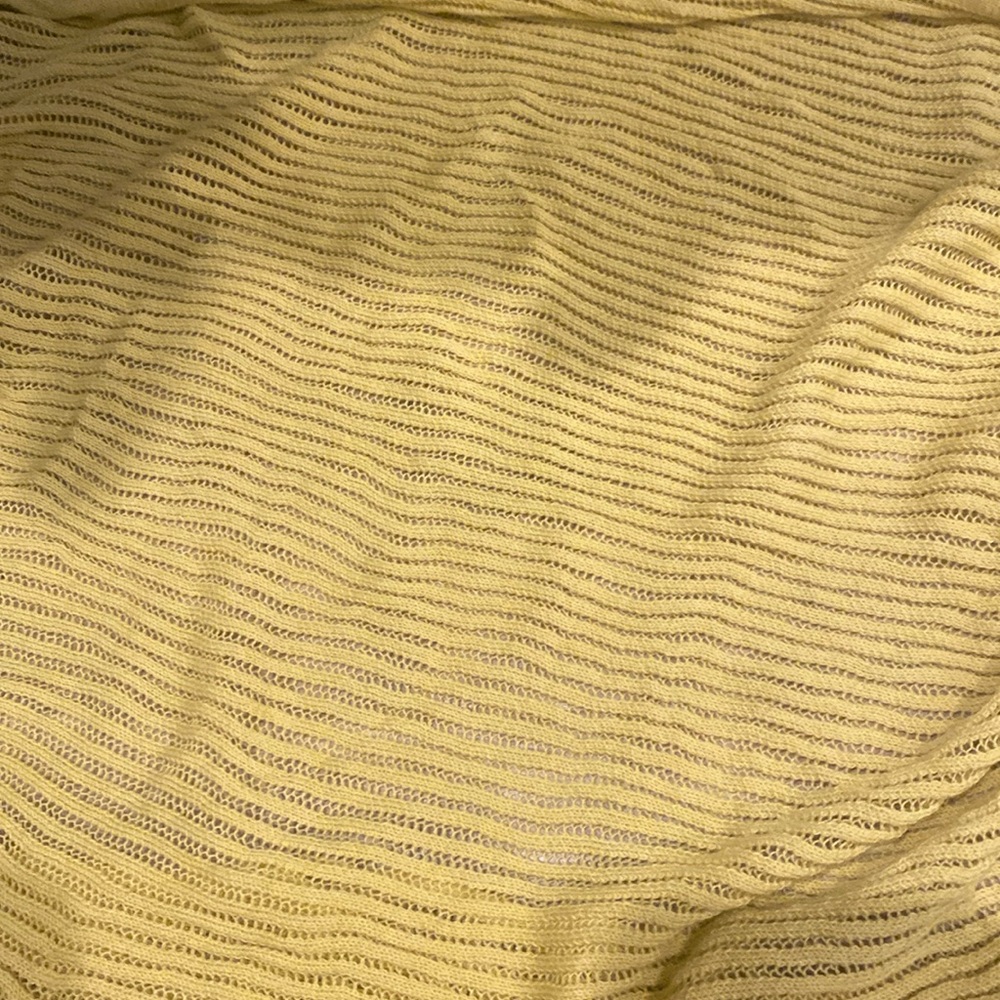 Thin yellow shall/blanket thing